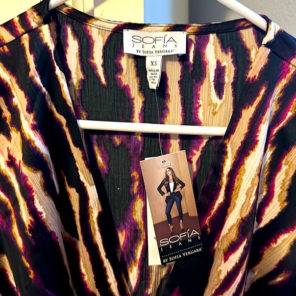 Blouse - Picture 2 of 2